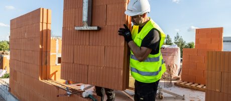 Budowa ścian z wykorzystaniem ceramicznych elementów prefabrykowanych Porotherm XXL. Borowa Góra.