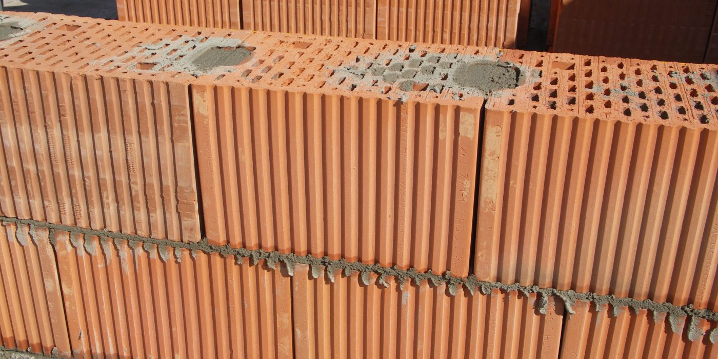 Porotherm AKU - skuteczna ochrona przed hałasem