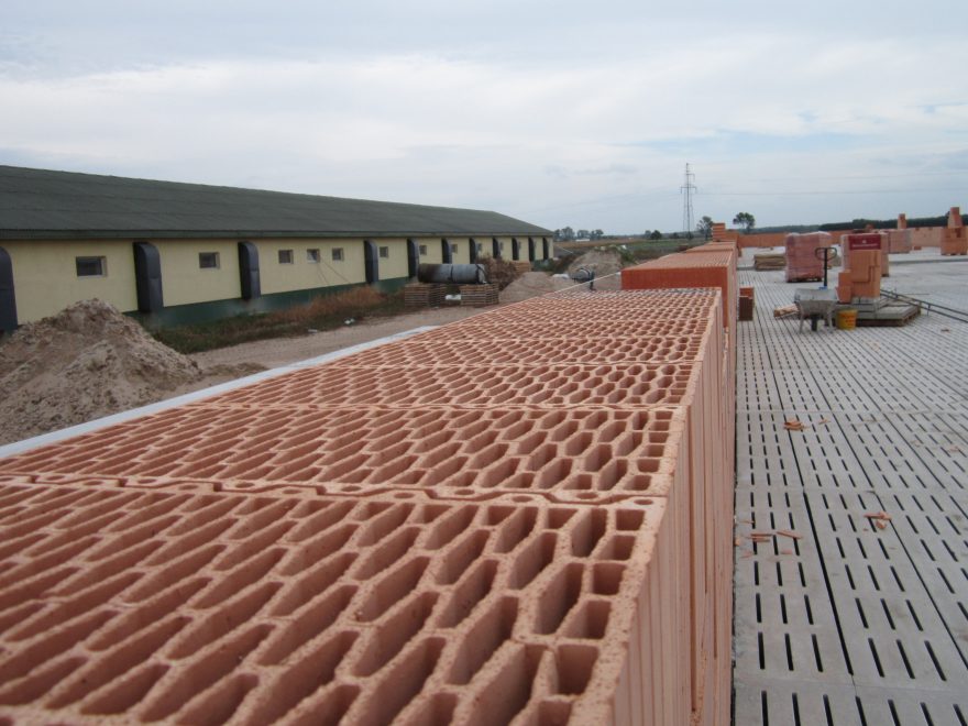 Porotherm w budownictwie rolnym