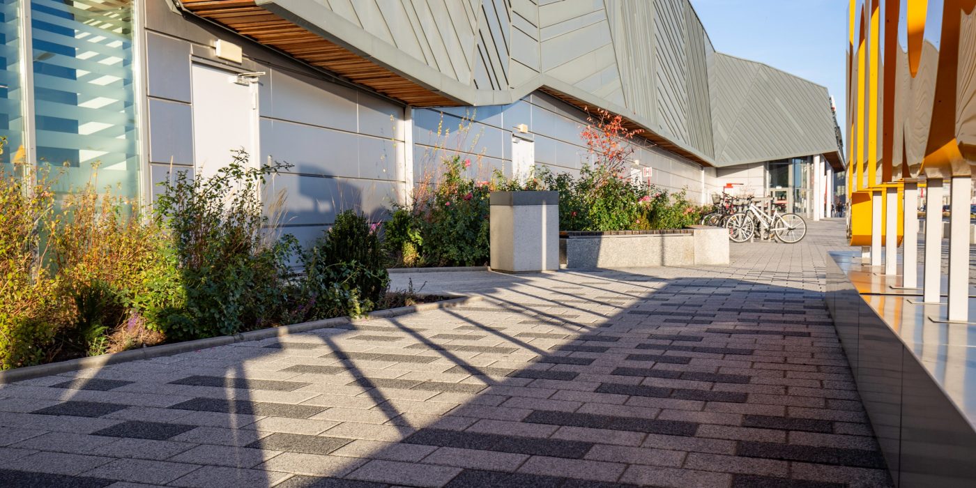 Centrum Handlowe Bielany Wrocławskie, La Linia kolor jasny szary oraz antracytowy bazalt