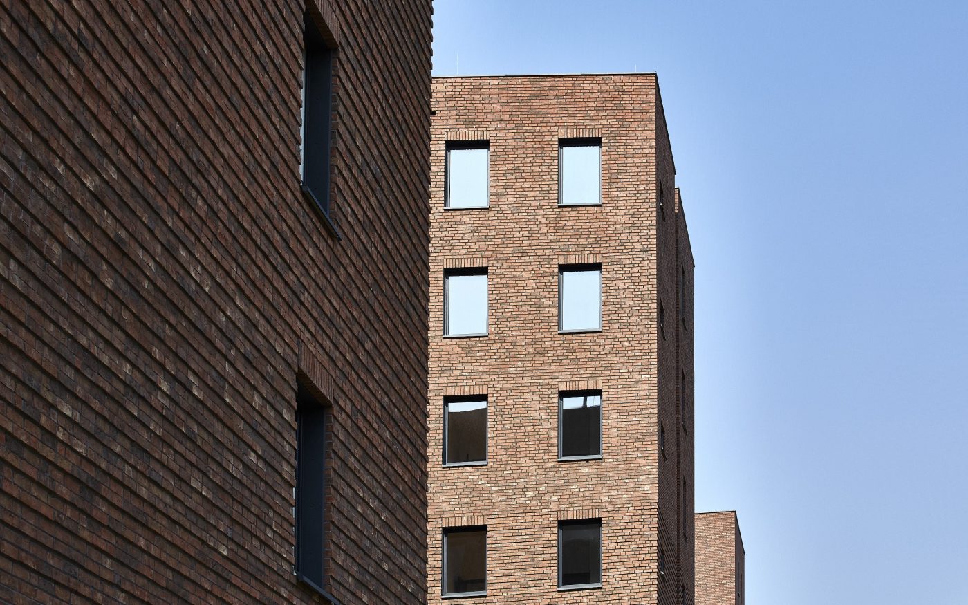 Budynki komunalne w Warszawie z cegłą klinkierową Terca Pastorale