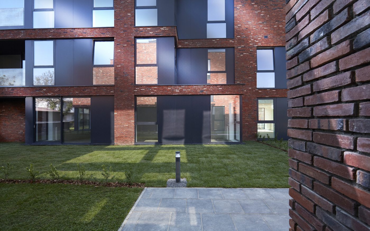 Wille w Warszawie przy ul. Ryżowej z elewacją z cegły Terca Fortuna