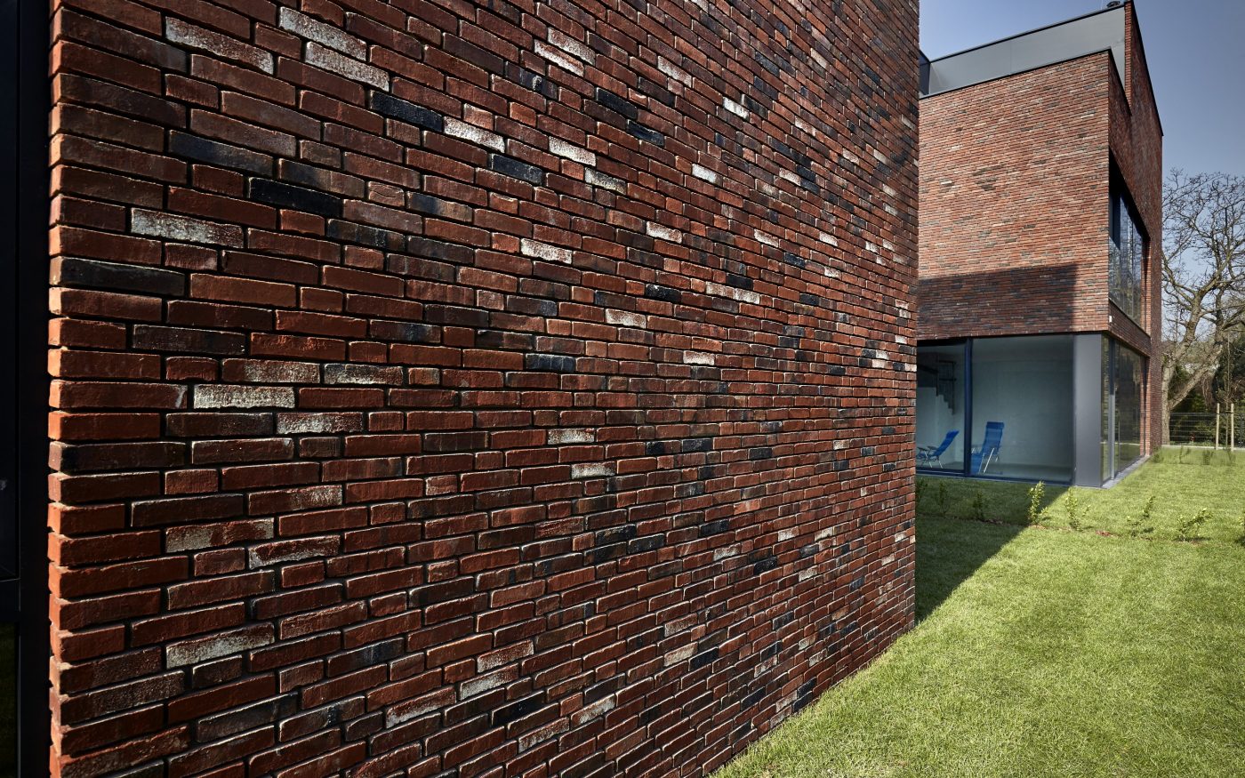 Wille w Warszawie przy ul. Ryżowej z elewacją z cegły Terca Fortuna