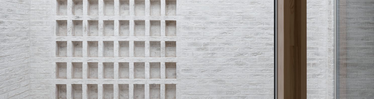 Mews House, single-family house with facing brick; Brick Award Nominee 2018; Russell Jones; Photo: Rory Gardiner