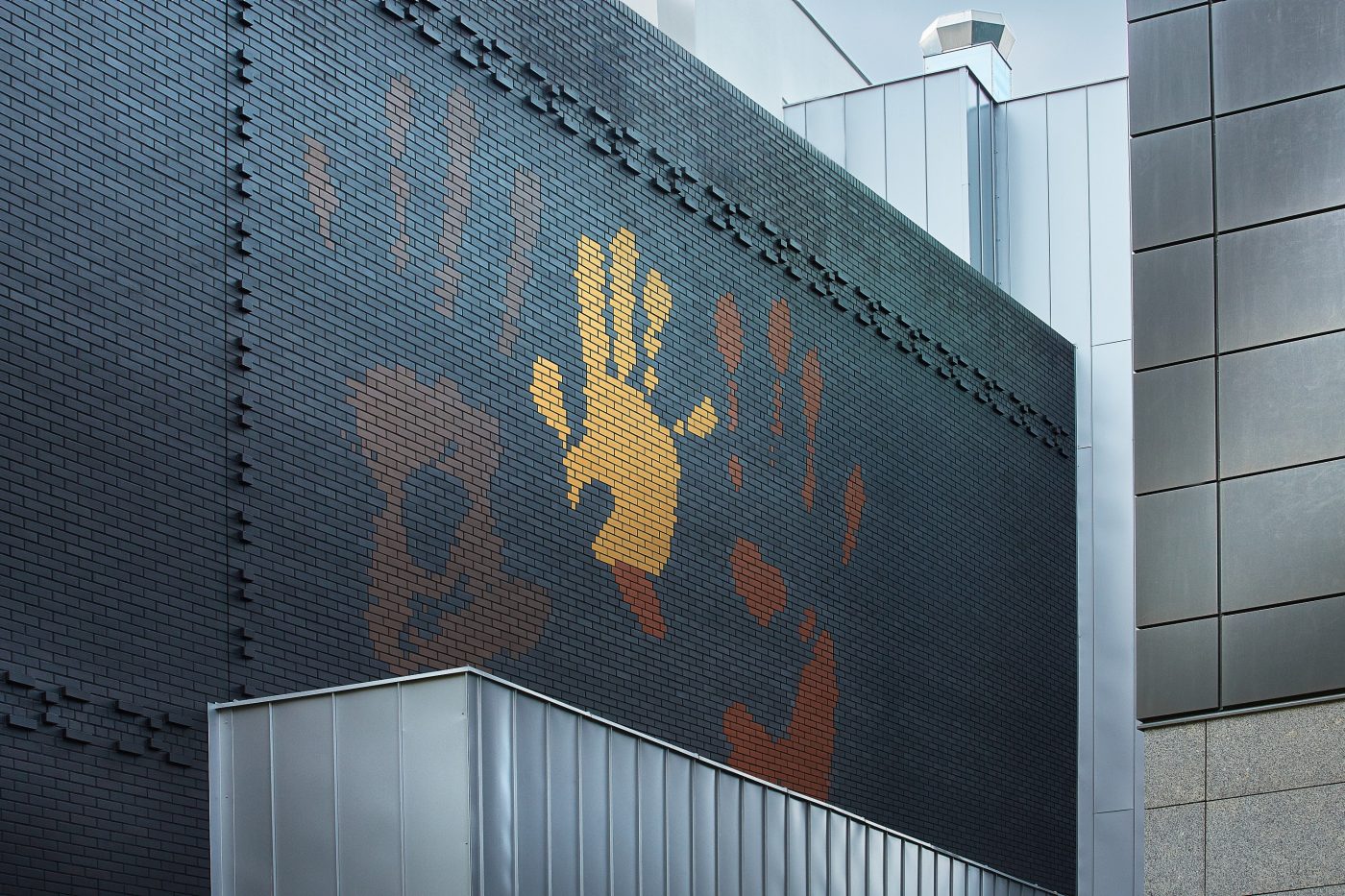 Dom Kultury KADR w Warszawie z elewacją z cegły Matrix