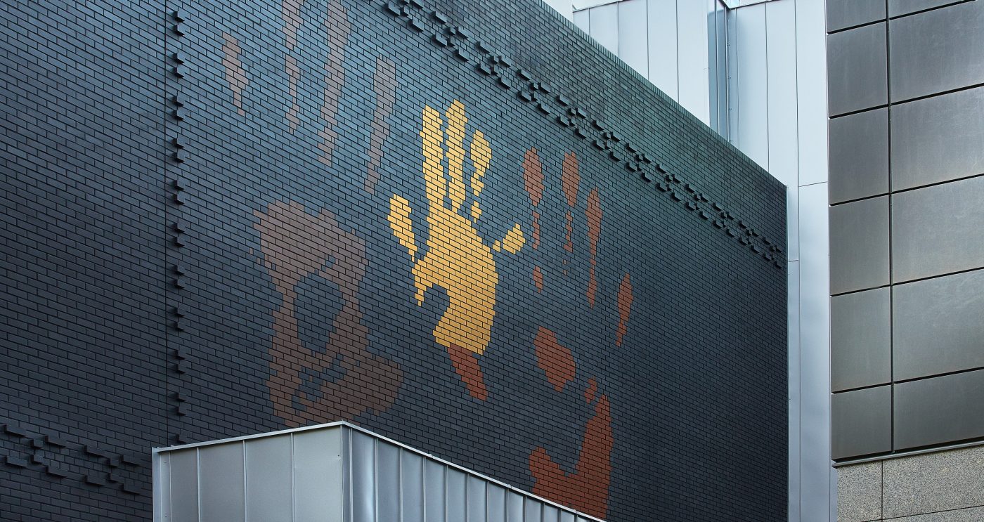 Dom Kultury KADR w Warszawie z elewacją z cegły Matrix