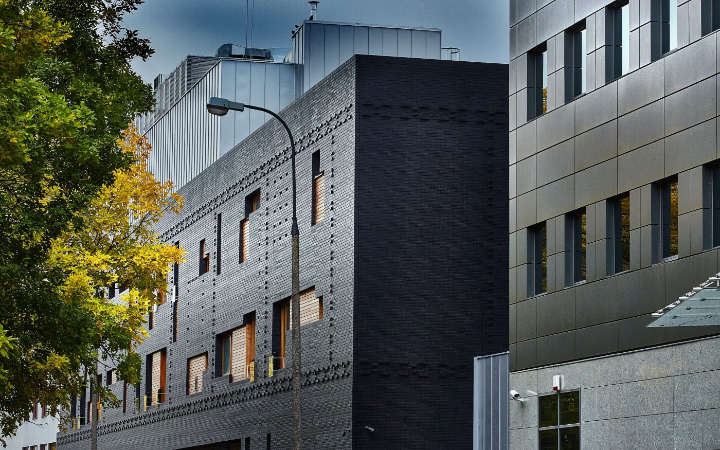 Dom Kultury KADR w Warszawie z elewacją z cegły Matrix