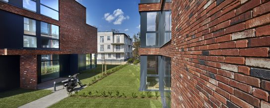 Wille w Warszawie przy ul. Ryżowej z elewacją z cegły Terca Fortuna