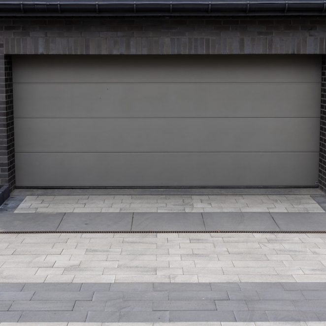 Nawierzchnia na terenie prywatnego domu w Gliwicach, umbriano, mayore luce nero