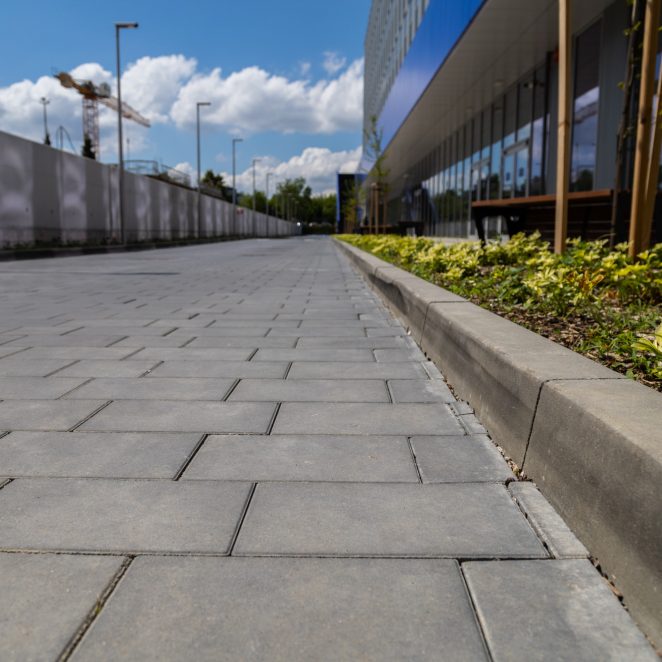 Kostka brukowa senso sombra zrealizowana dla Marko w Warszawie 