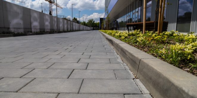 Kostka brukowa senso sombra zrealizowana dla Marko w Warszawie 