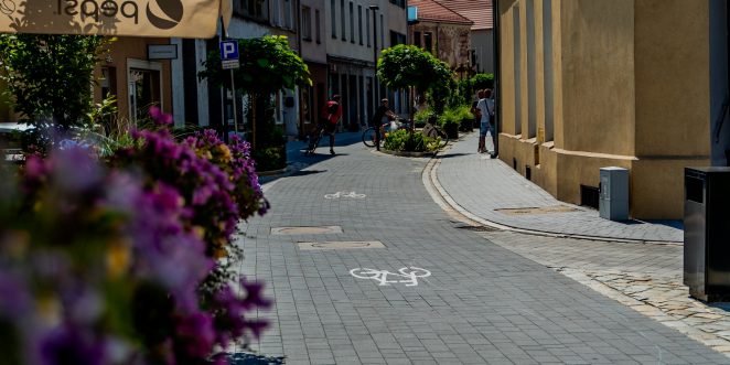 Deptak Śrem - Semmelrock Pavimo silva, platino, sombra