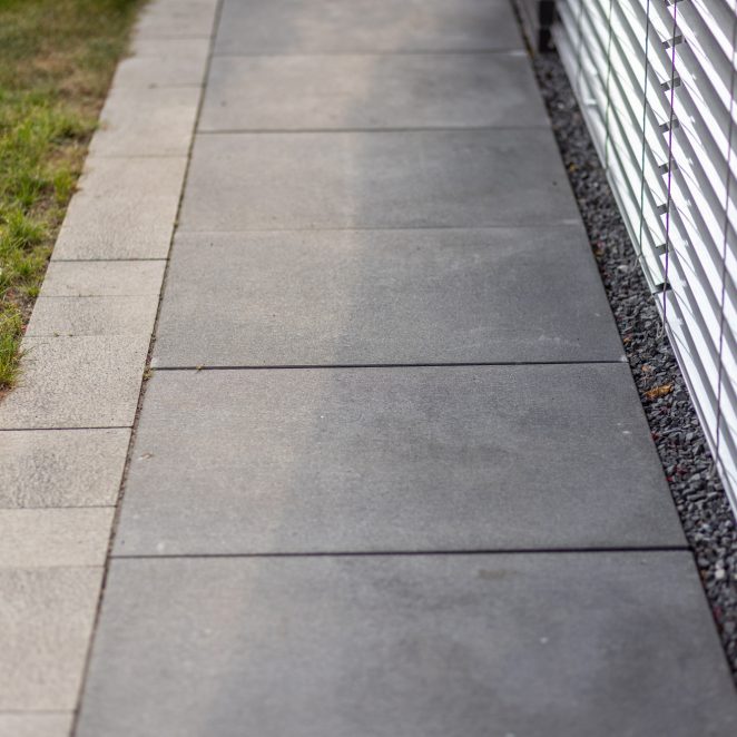 Nawierzchnia na terenie prywatnego domu w Gliwicach, mayore luce nero