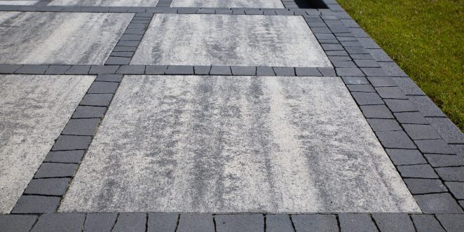 Wieloformatowa płyta brukowa mayore silva, zastosowana w ogrodzie 