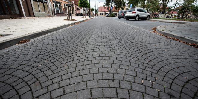 Nawierzchnia z kostki Arte na ulicy Rynek w Stalowej Woli