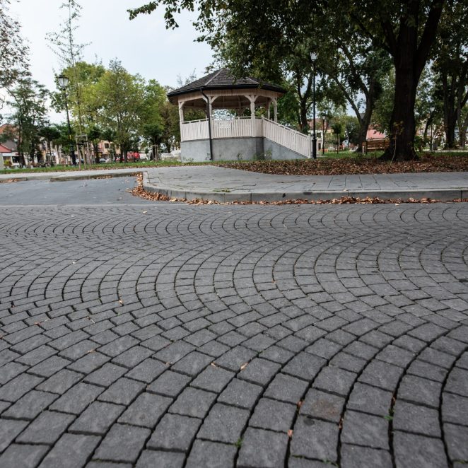 Nawierzchnia z kostki Arte na ulicy Rynek w Stalowej Woli
