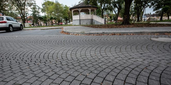 Nawierzchnia z kostki Arte na ulicy Rynek w Stalowej Woli